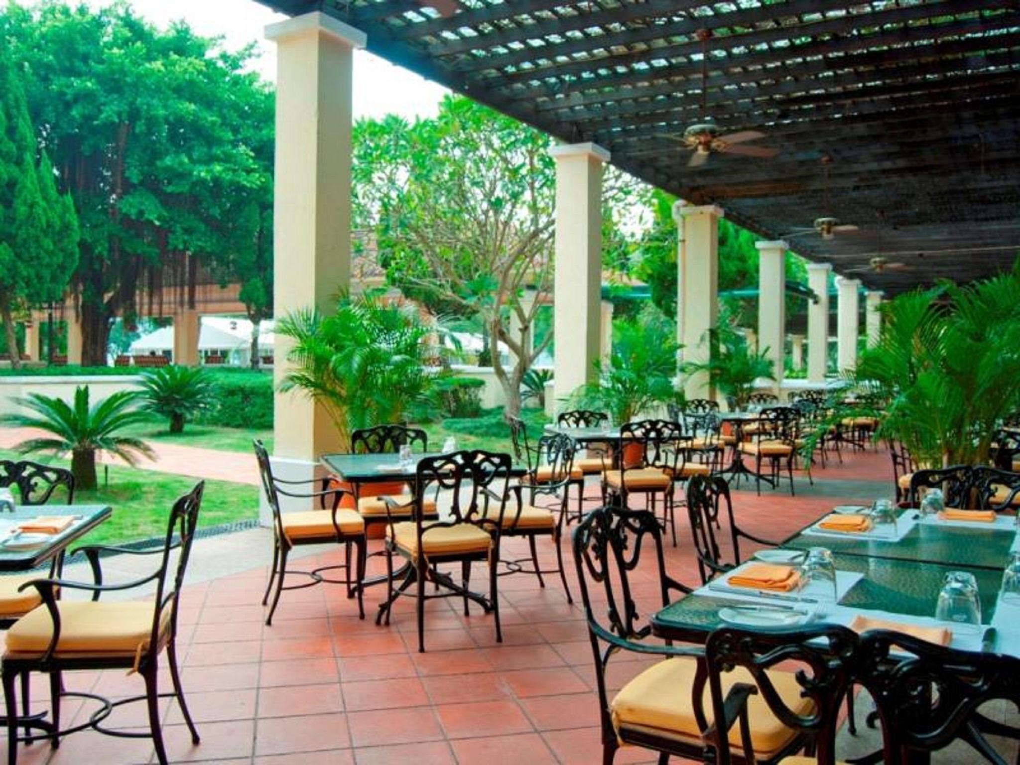 Grand Coloane Resort Macao Eksteriør bilde The restaurant at the hotel