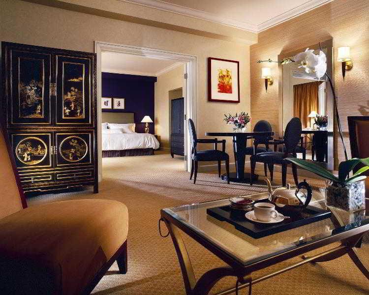 Grand Coloane Resort Macao Rom bilde A suite at the Mandarin Oriental, Hong Kong