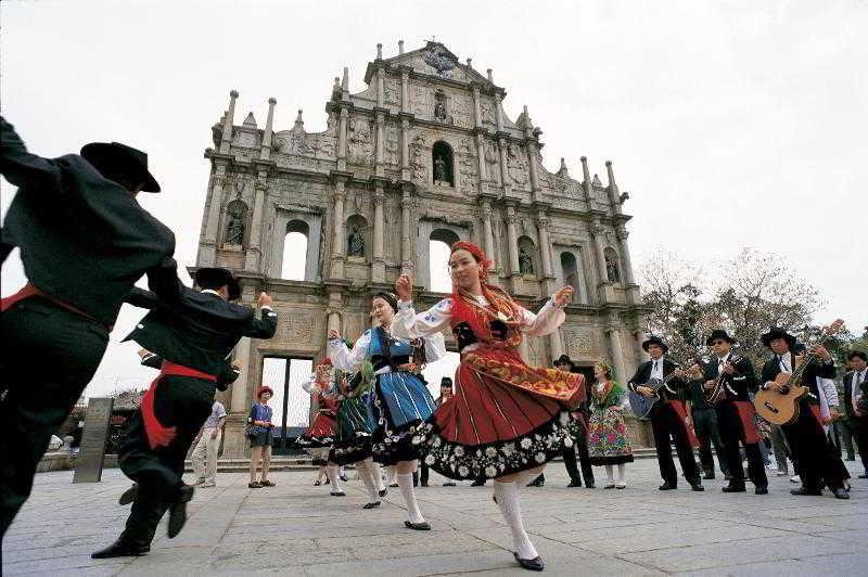 Grand Coloane Resort Macao Eksteriør bilde Portuguese people dancing in Macau